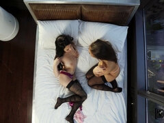 Arsch, Schlafzimmer, Grosse titten, Blondine, Braunhaarige, Lecken, Muschi, Hintern versohlen