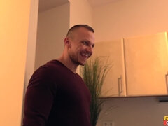 Arschlecken, Braunhaarige, Paar, Gehörnter ehemann, Küche, Lecken, Muschi, Spanner