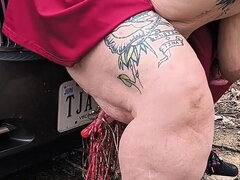 Enthousiasteling, Amerikaans, Mooie dikke vrouwen, Auto, Vrouw, Rijpe lesbienne, Buiten, Hangende tieten