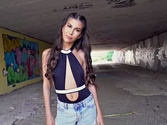 Amatéři, Bikini, Brunetka, Hardcore, Venku, Piercing, Na veřejnosti, Kozičky