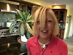 Enthousiasteling, Blond, Zoenen, Lesbisch, Likken, Tiener, Tieten likken
