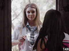 Grosse titten, Vollbusig, Anfeuerer, Lesbisch, Lecken, Muschi, Jungendliche (18+)