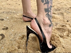Black Classic Stiletto High Heels with No Back, 12 Cm Heels on Me and on the Beach, in the Sand