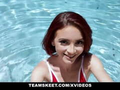 Rumpa, Sperma shot, Doggystyle, Hd, Utomhus, Liten och nätt, Pool, Rödhårig