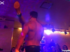 Tetas grandes, Mamada, Vestidas, Bailar, Polla, Orgía, Fiesta, Medias largas