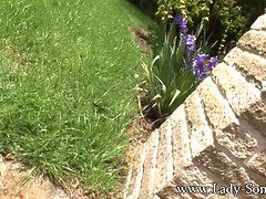 Sztár, Sarokkal való, Érett koros, Szabadban, Nyilvános, Egyedül, Ribanc