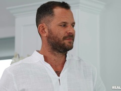 Bad, Blasen, Braunhaarige, Hundestellung, Aufs gesicht abspritzen, Natürlichen titten, Öl, Titten