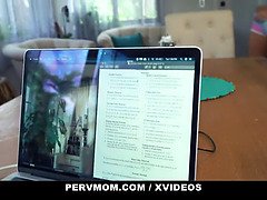 Zadek, Kuřba, Brunetka, Dospělé, Mamina, Pička, Nevlastní máma, Tetování