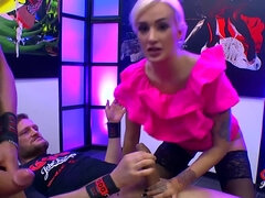 Grosser arsch, Blondine, Viele männer bespritzen eine frau, Kehlenfick, Schwanz, Aufs gesicht abspritzen, Gruppensex, Hardcore