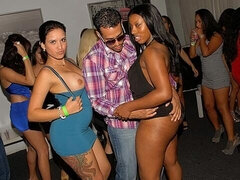 An awesome FFM fuck with two hot brunette Ravon and Tiffany Taylor