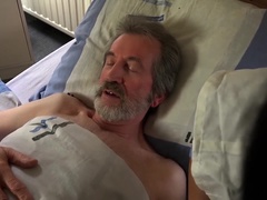 Ložnice, Dávení penisem, Péro, Masáž, Masturbace, Přírodní prsa, Sestřička, Teenka