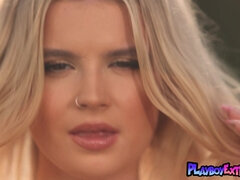 18, Veľké kozy, Blondína, Prsnatá, Vyzlečené, Prirodzené prsia, Pička, Teenka