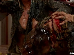 Brunett, Tjejfajt, Påklädda, Kvinna, Naken, Softcore, Tuttar, Brottning