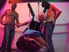 Bdsm, Blondýna, Bondáž, Stříkání spermatu, Dominace, Gangbang, Retro, Seřezání
