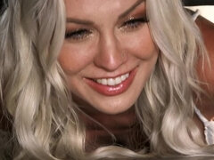 Anal, Blondin, Doggystyle, Flickvän, Klackar, Milf, Tatuering, String