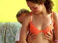 18, Majhen, Najstnice