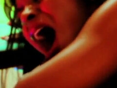 Anal, Lécher le cul, Sucer une bite, Éjaculer dans la bouche, Groupe, Branlette thaïlandaise, Interracial, Seins naturels