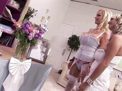 Stor kukk, Store pupper, Blond, Kukk suging, Bakfra, Kvinner mann, Kyssing, Milf