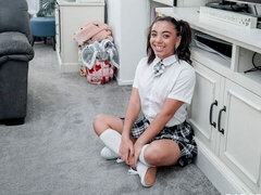 Stor kuk, Dotter, Doggystyle, Handjobb, Trosor, Pov, Skolflicka, Tuttar