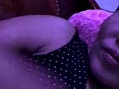 Ven Viet flashes nipple