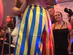 Velike joške, Blondinka, Rjavolaska, Hd, Medrasni seks, Zabava, Piercing, Tetovaže