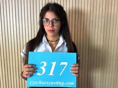 18 éves, Hatalmas hátsó, Monumentális dákó, Tekintélyes didik, Cumizás, Gesztenyebarna, Vékony, Tini