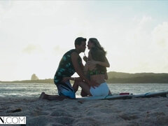 Χύσιμο, Θηλυκό θηλυκό αρσενικό, Ούγγρος, Γλείψιμο, Φυσικά βυζιά, Όργιο, Μουνί, Τρίο