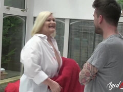 AgedLovE Mature Artist Seduces Model