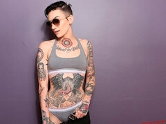 Anal, Cul, Sucer une bite, En levrette, Seins naturels, Cheveux courts, Maigrichonne, Nénés