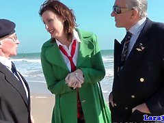 쿠거, 사정 샷, 얼굴에, Hd, 엄마, 보지, 스타킹, 쓰리섬