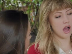 Műcerka, Leszbikus, Szabadban, Nuni, Fenekelés, Tetkó, Játékszerek, Uniformis