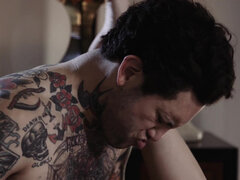 Gorgeous lady Aiden Ashley fucking her inked bf on the couch