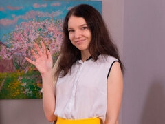 Brunett, Fingering, Onani, Rakad, Solo, Strippning, Tuttar, Leksaker