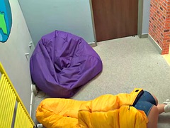 Tussi, Grosse titten, Blasen, Pummelig, Handjob, Schlampe, Ablutschen, Flotter dreier