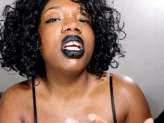 Chylattexxx shows off her black lipstick fetish
