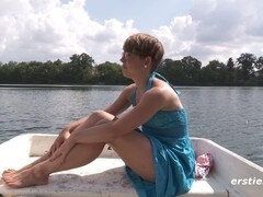 Amateur, Femelle, Doigter, Allemand, Orgasme, Public, Cheveux courts, Solo