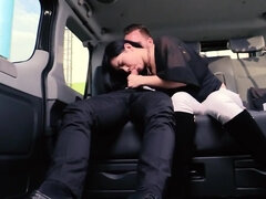 Driver gladly pussy-fucks dark-haired girl in the backseat