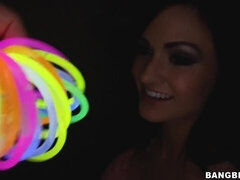 18, デカ尻, デカチン, 茶髪の, 手コキする, なめる, ガリガリ, ティーン