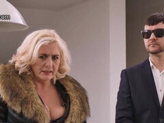 Velike joške, Rogonosec, Češka, Naravne joške, Prvoosebno snemanje seksa, Muco, Obrito, Devica