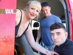 Grosse titten, Blasen, Geile alte tussi, Hundestellung, Oma, Hd, Ablutschen, Flotter dreier