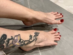 Amatör, Fotfetisch, Milf, Liten och nätt, Tatuering