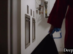 Kukk suging, Brunette, Dype svelg, Pikk, Hd, Sexy undertøy, Naturlige bryster, Trekant