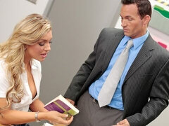 Grosser arsch, Grosser schwanz, Grosse titten, Blondine, Blasen, Hundestellung