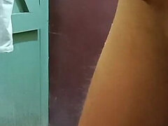 Badkamer, Harig, Handbeurt, Huisgemaakt, Indisch, Masturbatie, Mager, Alleen