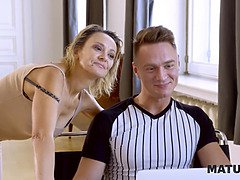 Blondine, Blasen, Geile alte tussi, Behaart, Hd, Reif, Muschi, Verführt