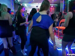 Enthousiasteling, Zwart, Naakte man aangeklede vrouw, Dansen, Lul, Brillen, Groep, Orgie