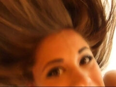 Bella, Dietro la scena, Erotica