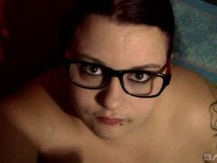 Amatør, Stor svart kvinne, Stor rumpe, Store pupper, Kukk suging, Ansiktssperm, Barbert, Tattovering