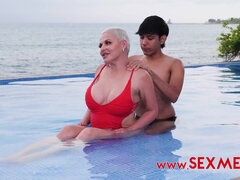 Cul, Gros cul, Sucer une bite, Fille latino, Orgasme, Avaler, Nénés, Mouillée