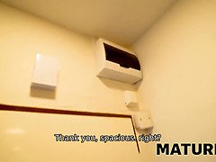 Iso kaunis nainen, Isot tissit, Suihinotto, Ruskeahiuksinen, Tsekki, Mummo, Ajeltu, Sukkahousu